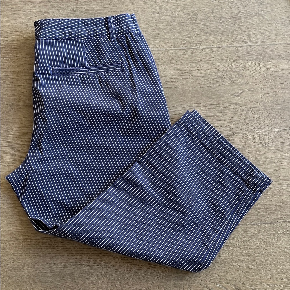 Dockers Blue/White Stripe Straight Leg Lightweight Capri Pants Cotton, Size 4